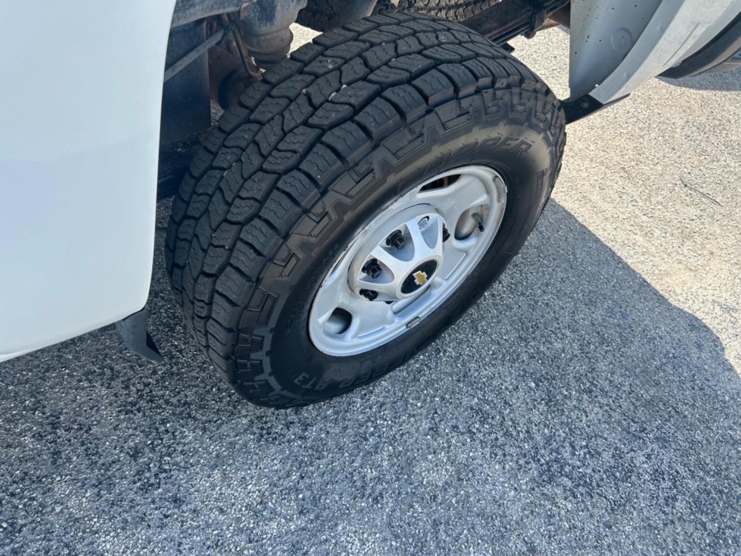 2019 White Chevrolet Silverado 2500HD Work Truck Double Cab 4WD (2GC2KREG9K1) with an 6.0L V8 OHV 16V engine, 6A transmission, located at 1687 Business 35 S, New Braunfels, TX, 78130, (830) 625-7159, 29.655487, -98.051491 - Photo#8