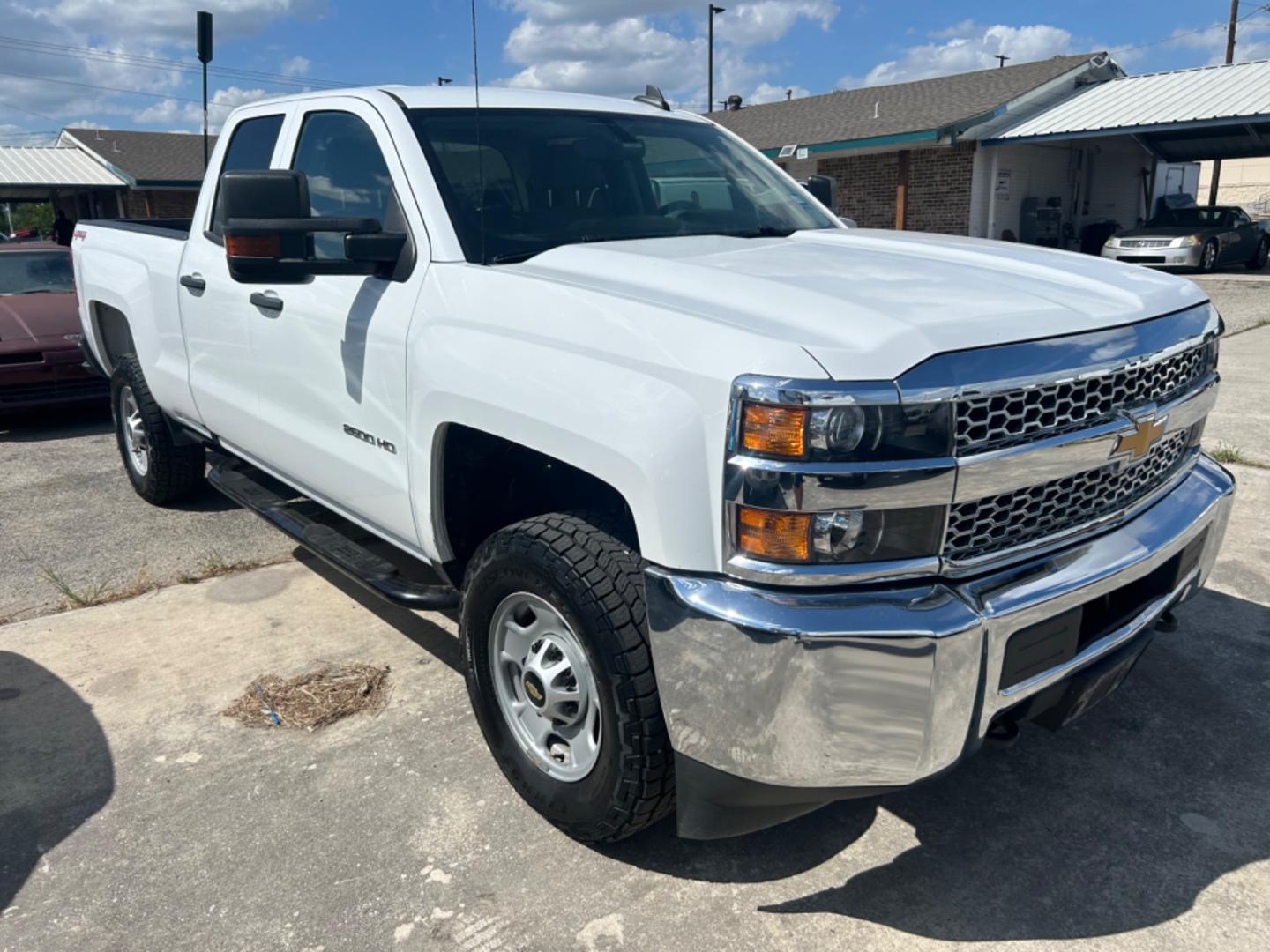 2019 White Chevrolet Silverado 2500HD Work Truck Double Cab 4WD (2GC2KREG9K1) with an 6.0L V8 OHV 16V engine, 6A transmission, located at 1687 Business 35 S, New Braunfels, TX, 78130, (830) 625-7159, 29.655487, -98.051491 - Photo#1