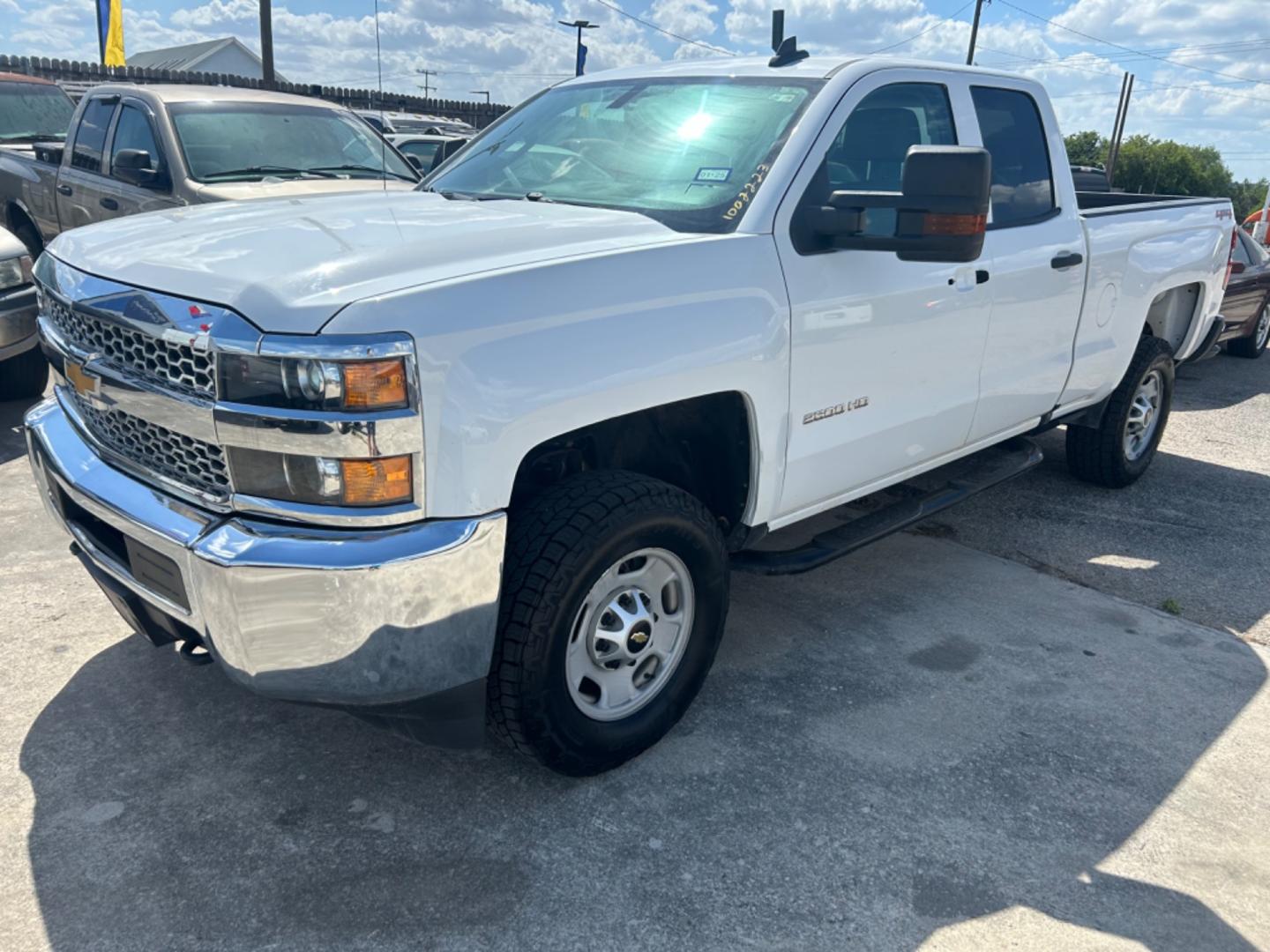 2019 White Chevrolet Silverado 2500HD Work Truck Double Cab 4WD (2GC2KREG9K1) with an 6.0L V8 OHV 16V engine, 6A transmission, located at 1687 Business 35 S, New Braunfels, TX, 78130, (830) 625-7159, 29.655487, -98.051491 - Photo#0