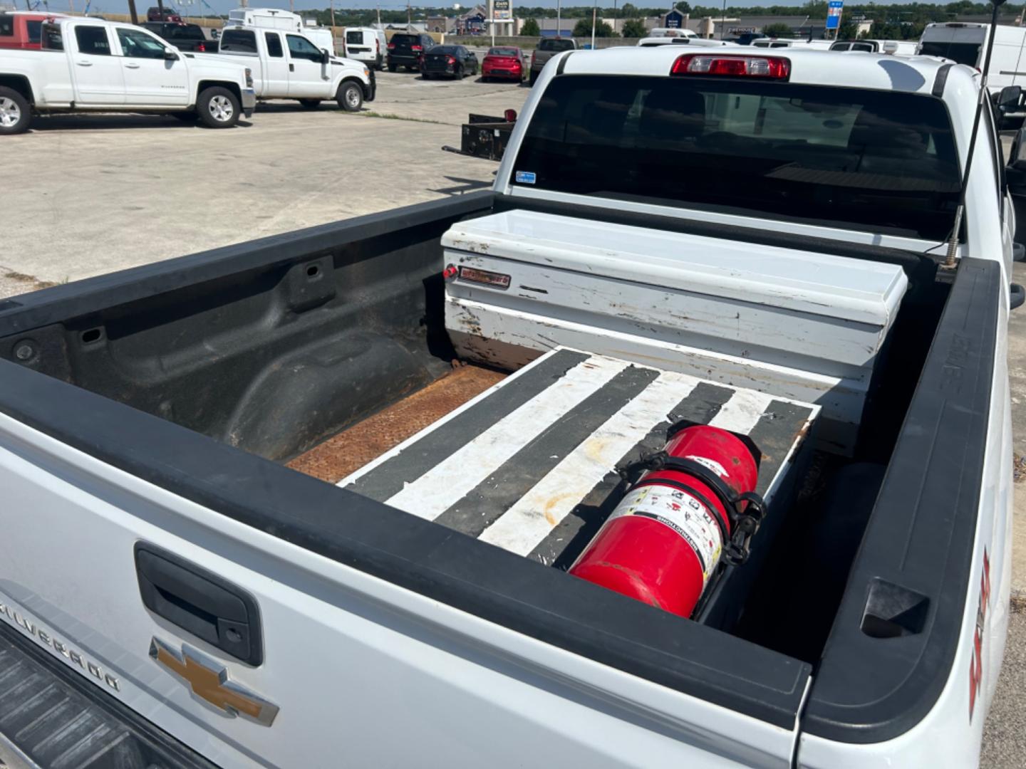 2019 White Chevrolet Silverado 2500HD Work Truck Double Cab 4WD (2GC2KREG9K1) with an 6.0L V8 OHV 16V engine, 6A transmission, located at 1687 Business 35 S, New Braunfels, TX, 78130, (830) 625-7159, 29.655487, -98.051491 - Photo#6