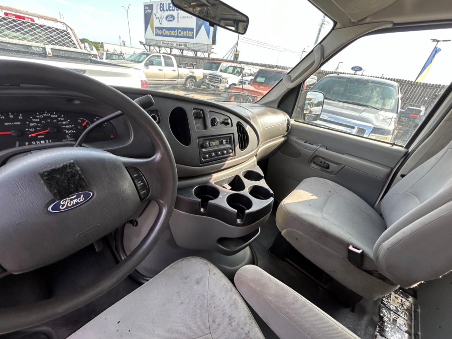 2008 White Ford E-Series Van (1FTNE24W78D) with an 4.6L V8 F SOHC 16V engine, Automatic transmission, located at 1687 Business 35 S, New Braunfels, TX, 78130, (830) 625-7159, 29.655487, -98.051491 - Photo#11