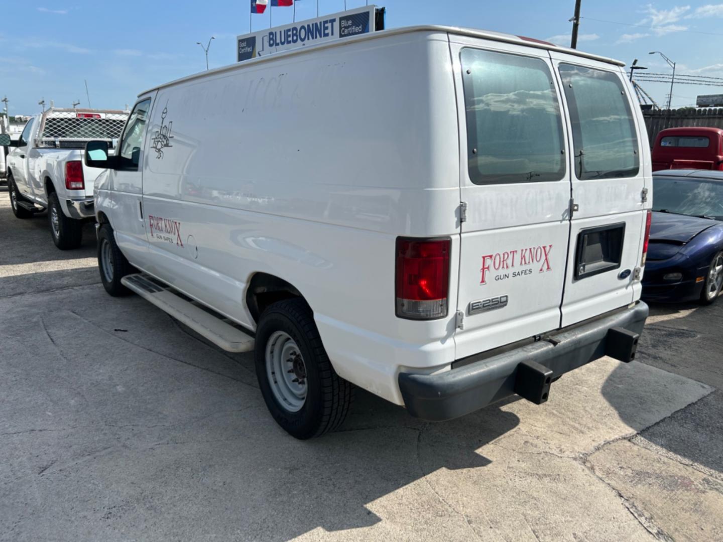 2008 White Ford E-Series Van (1FTNE24W78D) with an 4.6L V8 F SOHC 16V engine, Automatic transmission, located at 1687 Business 35 S, New Braunfels, TX, 78130, (830) 625-7159, 29.655487, -98.051491 - Photo#6