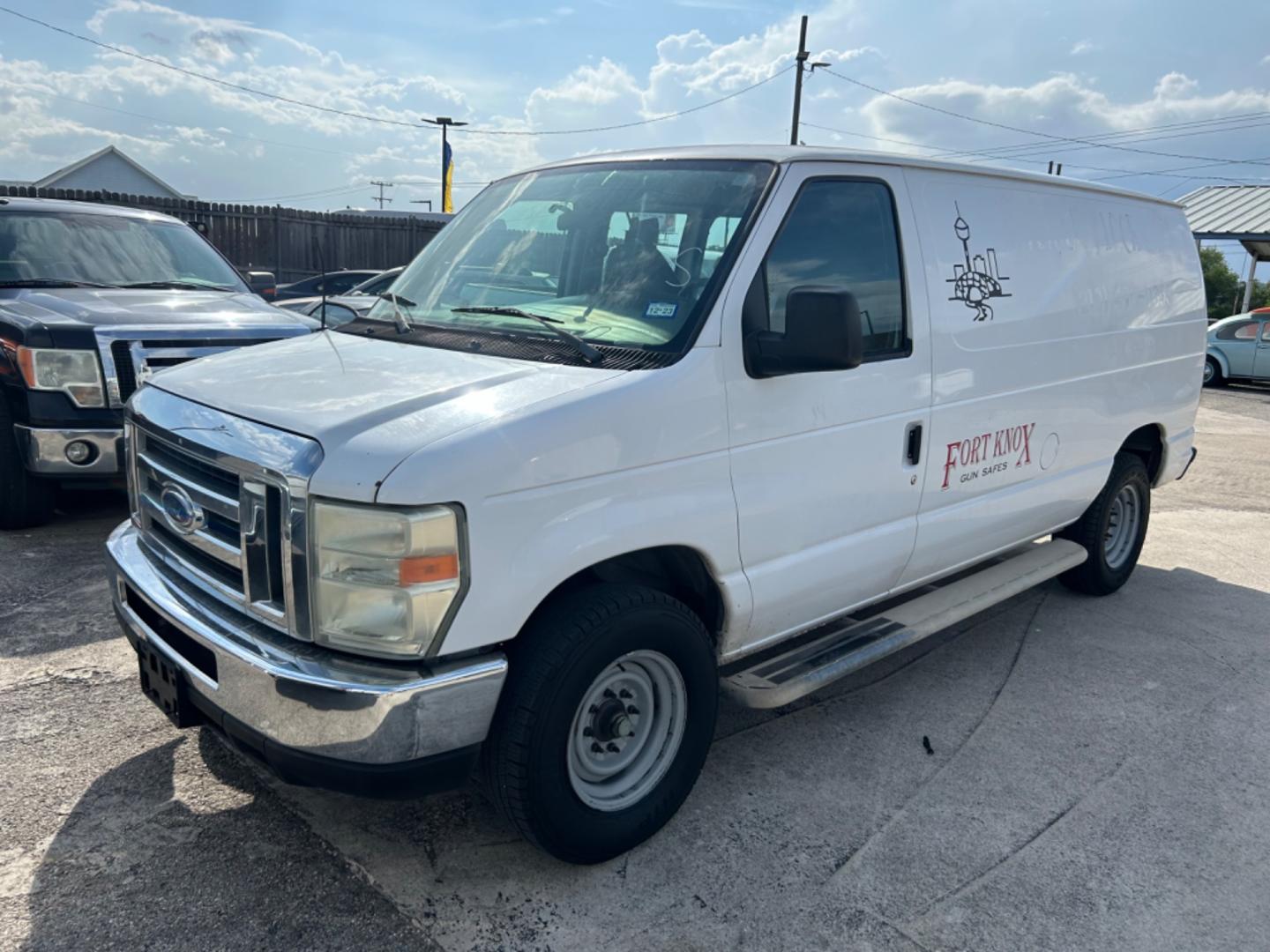 2008 White Ford E-Series Van (1FTNE24W78D) with an 4.6L V8 F SOHC 16V engine, Automatic transmission, located at 1687 Business 35 S, New Braunfels, TX, 78130, (830) 625-7159, 29.655487, -98.051491 - Photo#0