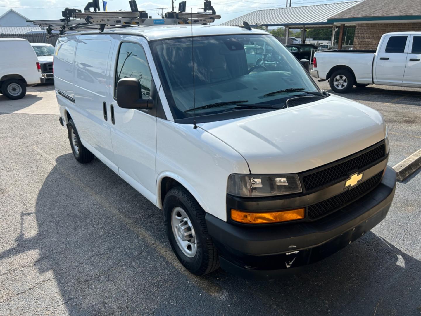 2019 White Chevrolet Express (1GCWGAFP7K1) with an 4.3L V6 F OHV 12V engine, Automatic transmission, located at 1687 Business 35 S, New Braunfels, TX, 78130, (830) 625-7159, 29.655487, -98.051491 - Photo#3