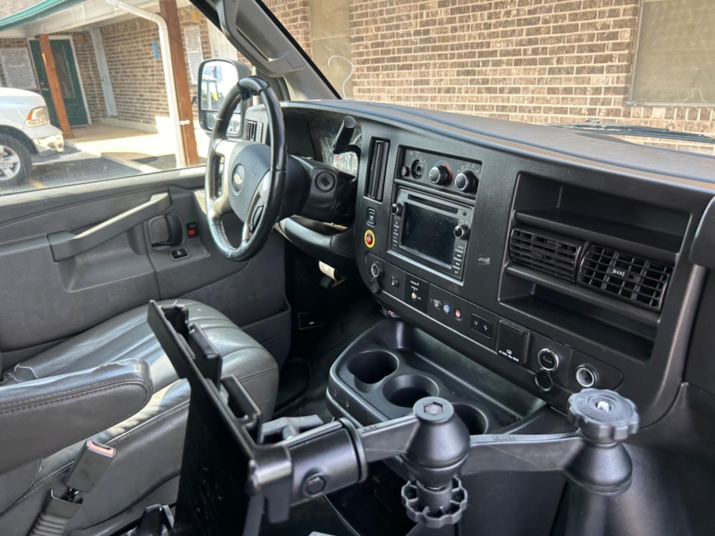 2019 White Chevrolet Express (1GCWGAFP7K1) with an 4.3L V6 F OHV 12V engine, Automatic transmission, located at 1687 Business 35 S, New Braunfels, TX, 78130, (830) 625-7159, 29.655487, -98.051491 - Photo#7