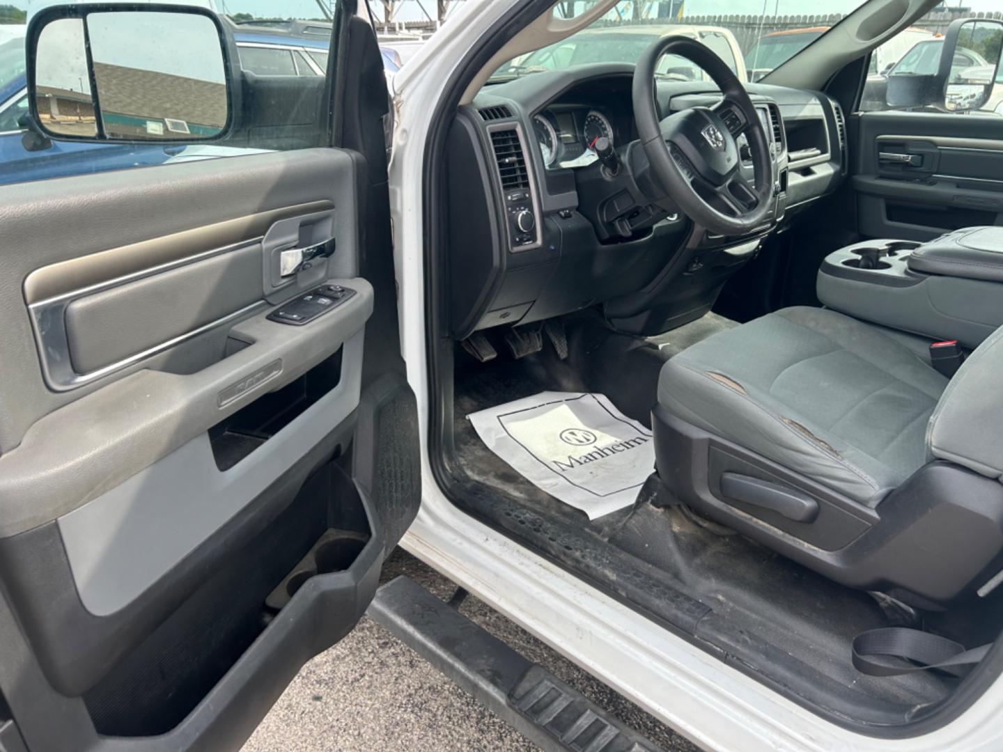 2018 White RAM 2500 Tradesman Regular Cab 2WD (3C6MR4AJ5JG) with an 6.4L V8 engine, 6A transmission, located at 1687 Business 35 S, New Braunfels, TX, 78130, (830) 625-7159, 29.655487, -98.051491 - Hail Damage - Photo#9