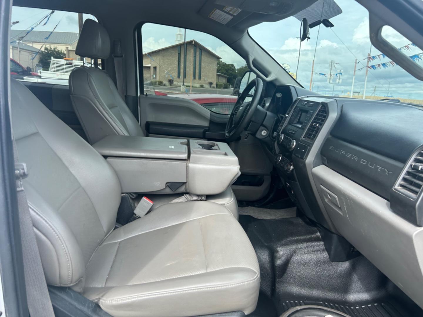 2019 Ford F-350 SD (1FT8W3BTXKE) with an 6.7L V8 F OHV 32V engine, Automatic transmission, located at 1687 Business 35 S, New Braunfels, TX, 78130, (830) 625-7159, 29.655487, -98.051491 - Photo#2