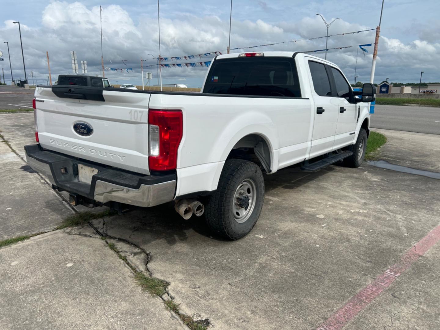 2019 Ford F-350 SD (1FT8W3BTXKE) with an 6.7L V8 F OHV 32V engine, Automatic transmission, located at 1687 Business 35 S, New Braunfels, TX, 78130, (830) 625-7159, 29.655487, -98.051491 - Photo#6