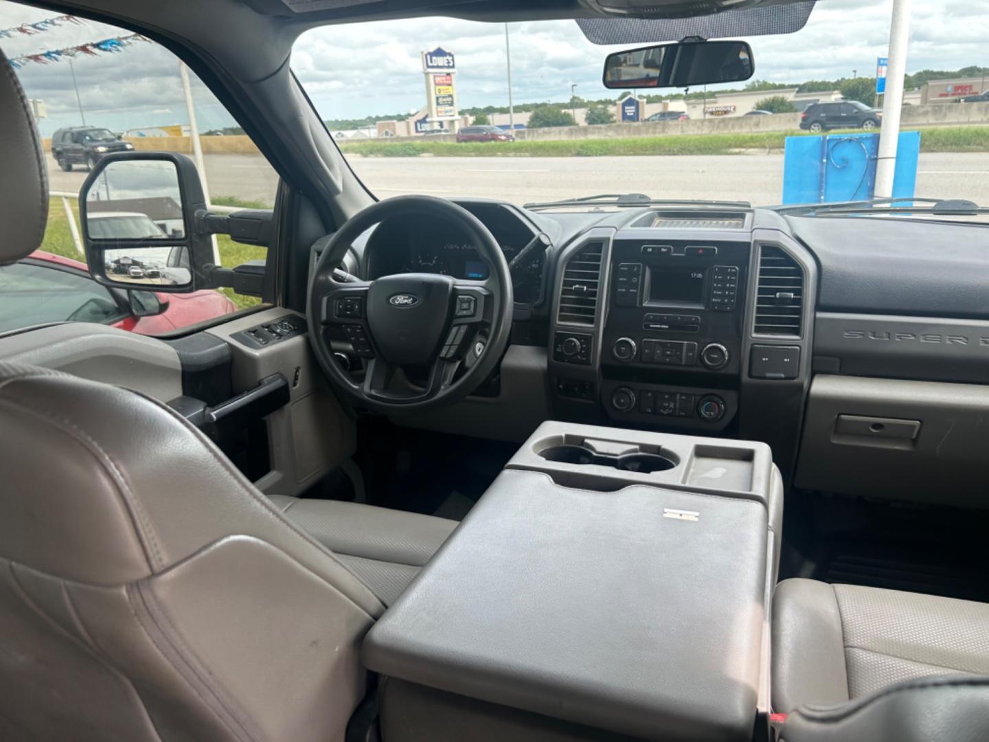 2019 Ford F-350 SD (1FT8W3BTXKE) with an 6.7L V8 F OHV 32V engine, Automatic transmission, located at 1687 Business 35 S, New Braunfels, TX, 78130, (830) 625-7159, 29.655487, -98.051491 - Photo#5