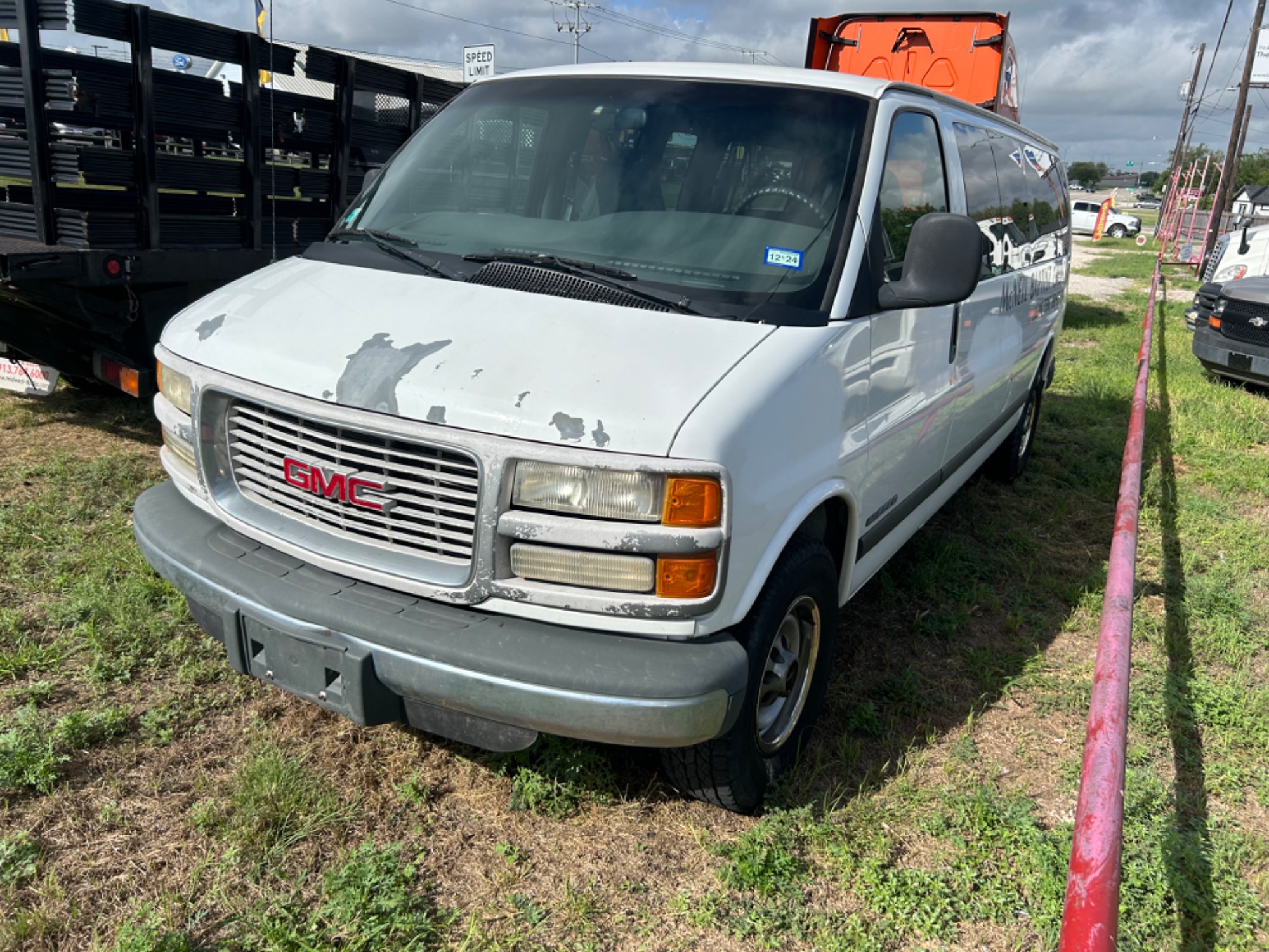 photo of 2001 GMC Savana G3500 Extended