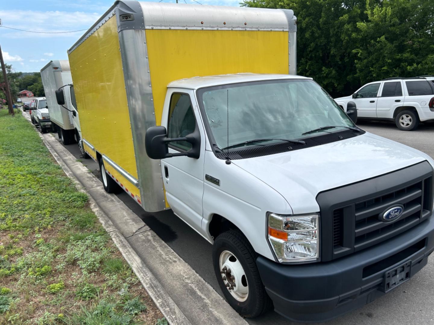 2022 Yellow Ford Econoline E-350 Super Duty (1FDWE3FKXND) with an 7.3LV8 OHV 16V engine, located at 1687 Business 35 S, New Braunfels, TX, 78130, (830) 625-7159, 29.655487, -98.051491 - Photo#1