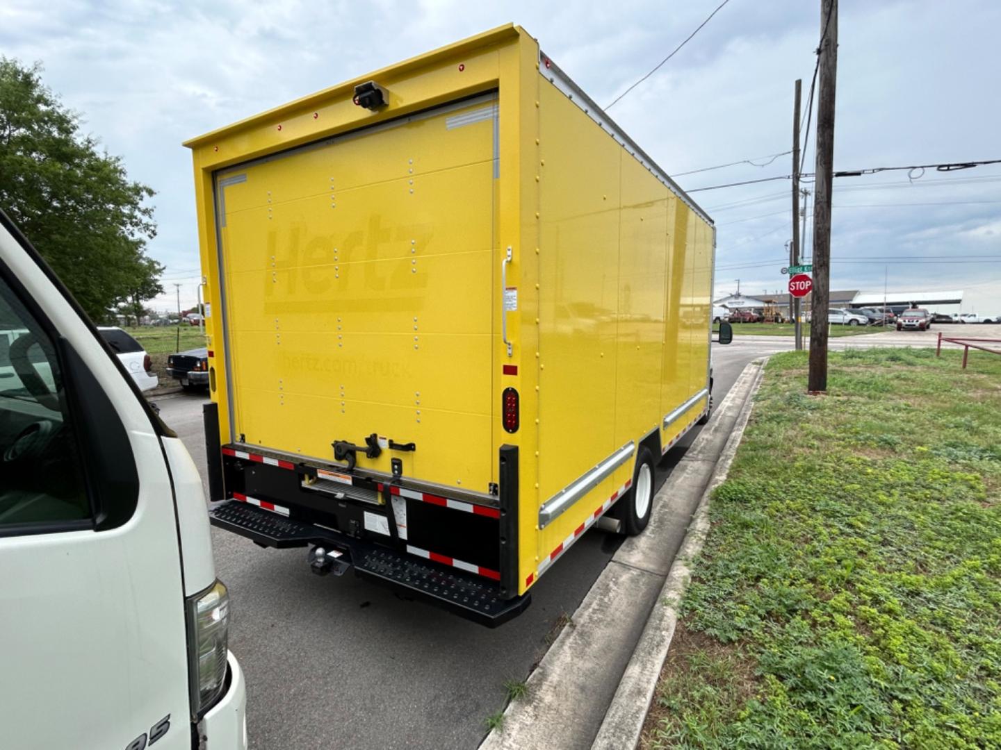 2022 Yellow Ford Econoline E-350 Super Duty (1FDWE3FKXND) with an 7.3LV8 OHV 16V engine, located at 1687 Business 35 S, New Braunfels, TX, 78130, (830) 625-7159, 29.655487, -98.051491 - Photo#4