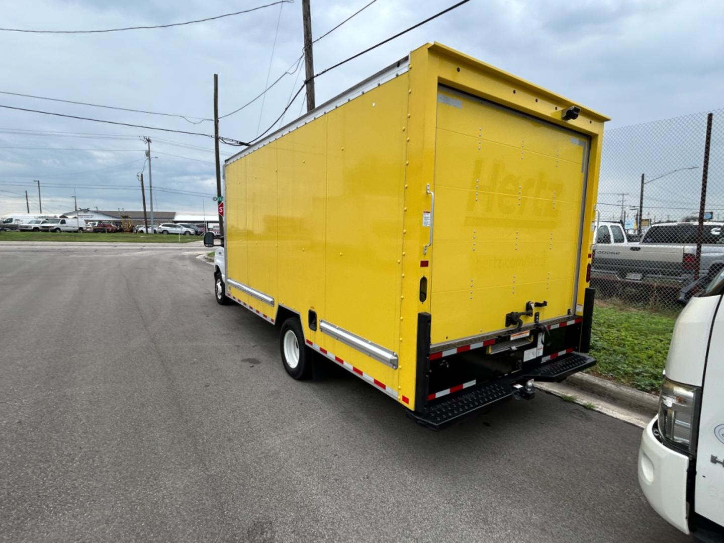 2022 Yellow Ford Econoline E-350 Super Duty (1FDWE3FKXND) with an 7.3LV8 OHV 16V engine, located at 1687 Business 35 S, New Braunfels, TX, 78130, (830) 625-7159, 29.655487, -98.051491 - Photo#7