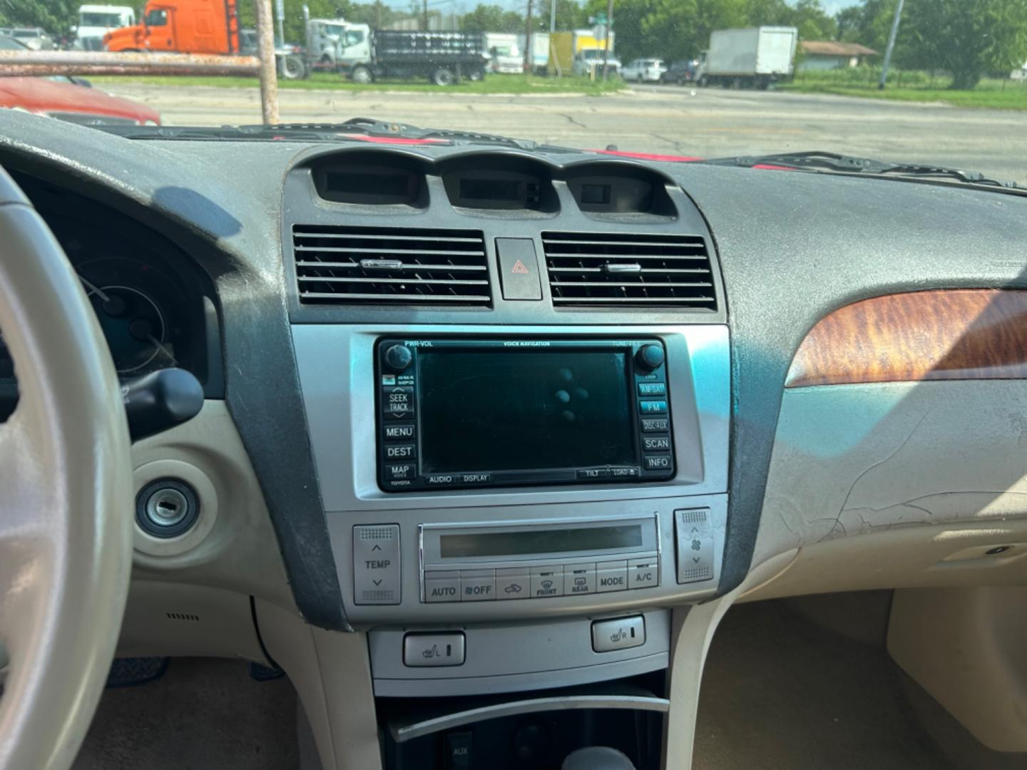 2007 Red Toyota Camry Solara SE Convertible (4T1FA38P77U) with an 3.3L V6 DOHC 24V engine, located at 1687 Business 35 S, New Braunfels, TX, 78130, (830) 625-7159, 29.655487, -98.051491 - Photo#7