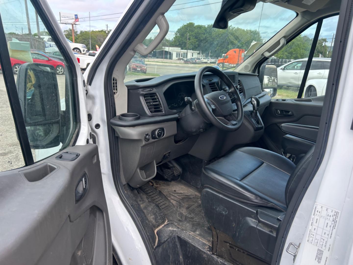 2022 White Ford Transit T-350 HD DRW (1FDBF6P8XNK) with an 3.5L V6 DOHC 24V engine, located at 1687 Business 35 S, New Braunfels, TX, 78130, (830) 625-7159, 29.655487, -98.051491 - Photo#10