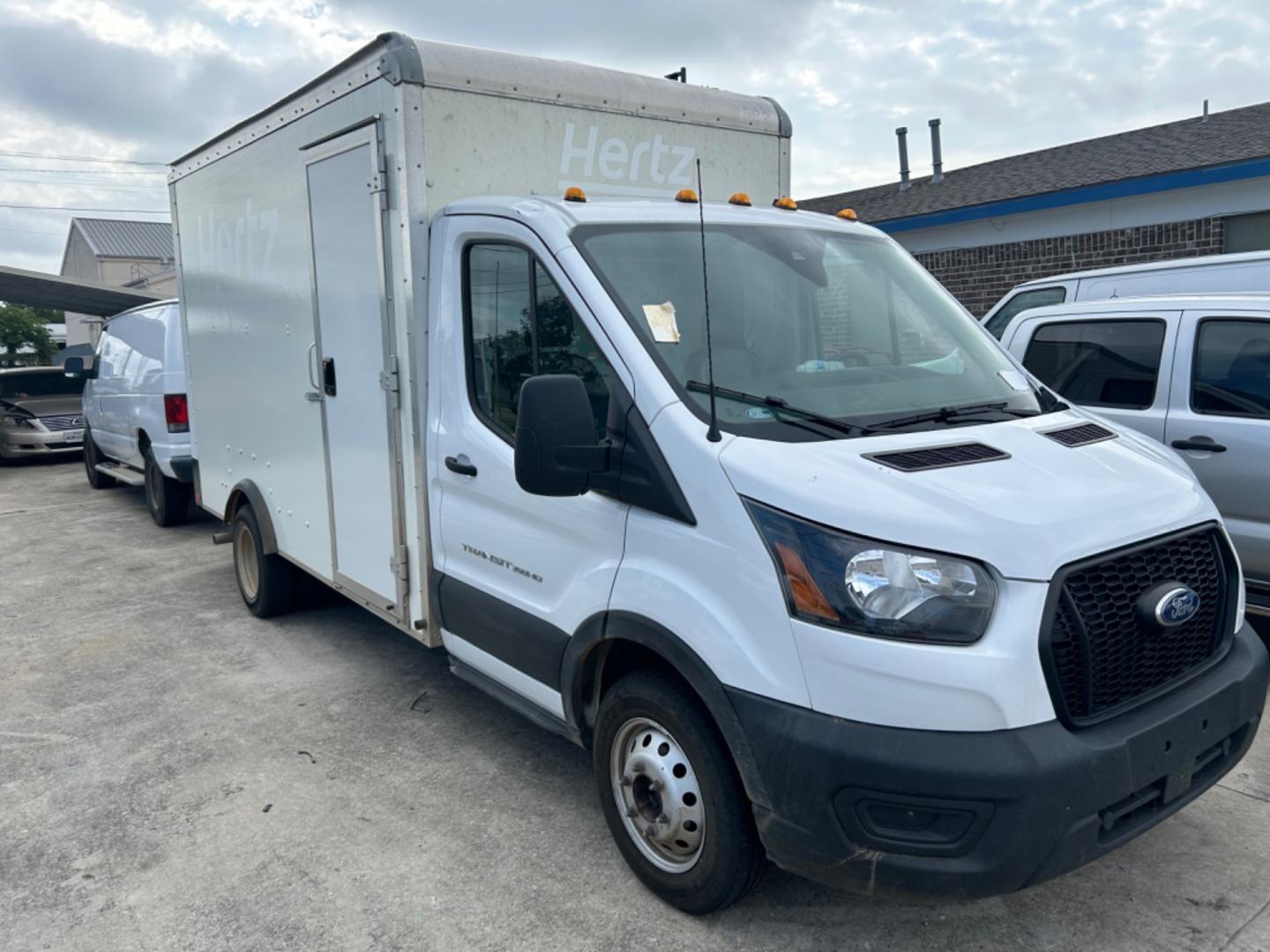 2022 White Ford Transit T-350 HD DRW (1FDBF6P8XNK) with an 3.5L V6 DOHC 24V engine, located at 1687 Business 35 S, New Braunfels, TX, 78130, (830) 625-7159, 29.655487, -98.051491 - Photo#1