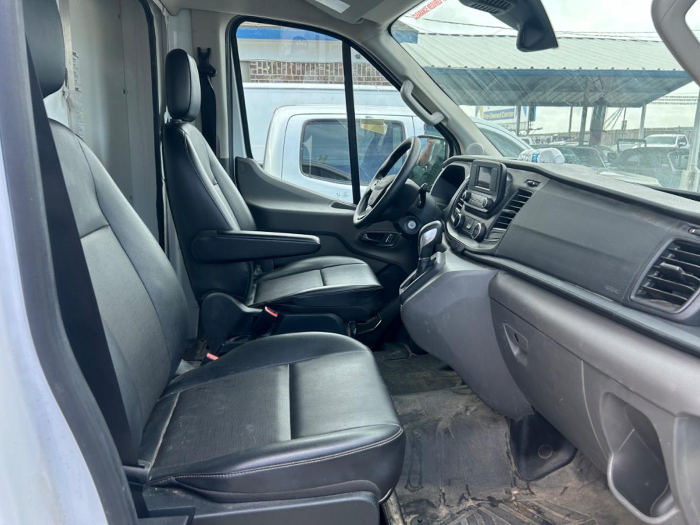 2022 White Ford Transit T-350 HD DRW (1FDBF6P8XNK) with an 3.5L V6 DOHC 24V engine, located at 1687 Business 35 S, New Braunfels, TX, 78130, (830) 625-7159, 29.655487, -98.051491 - Photo#2