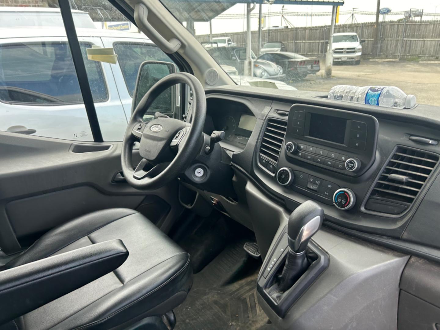 2022 White Ford Transit T-350 HD DRW (1FDBF6P8XNK) with an 3.5L V6 DOHC 24V engine, located at 1687 Business 35 S, New Braunfels, TX, 78130, (830) 625-7159, 29.655487, -98.051491 - Photo#3