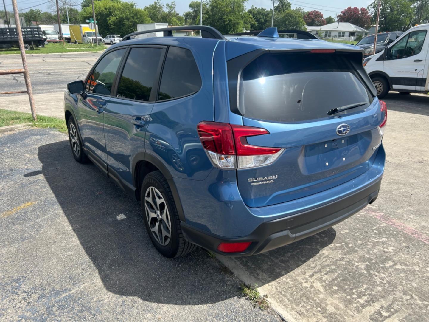 2019 Blue Subaru Forester Premium (JF2SKAGC4KH) with an 2.5L H4 SOHC 16V engine, CVT transmission, located at 1687 Business 35 S, New Braunfels, TX, 78130, (830) 625-7159, 29.655487, -98.051491 - Photo#7