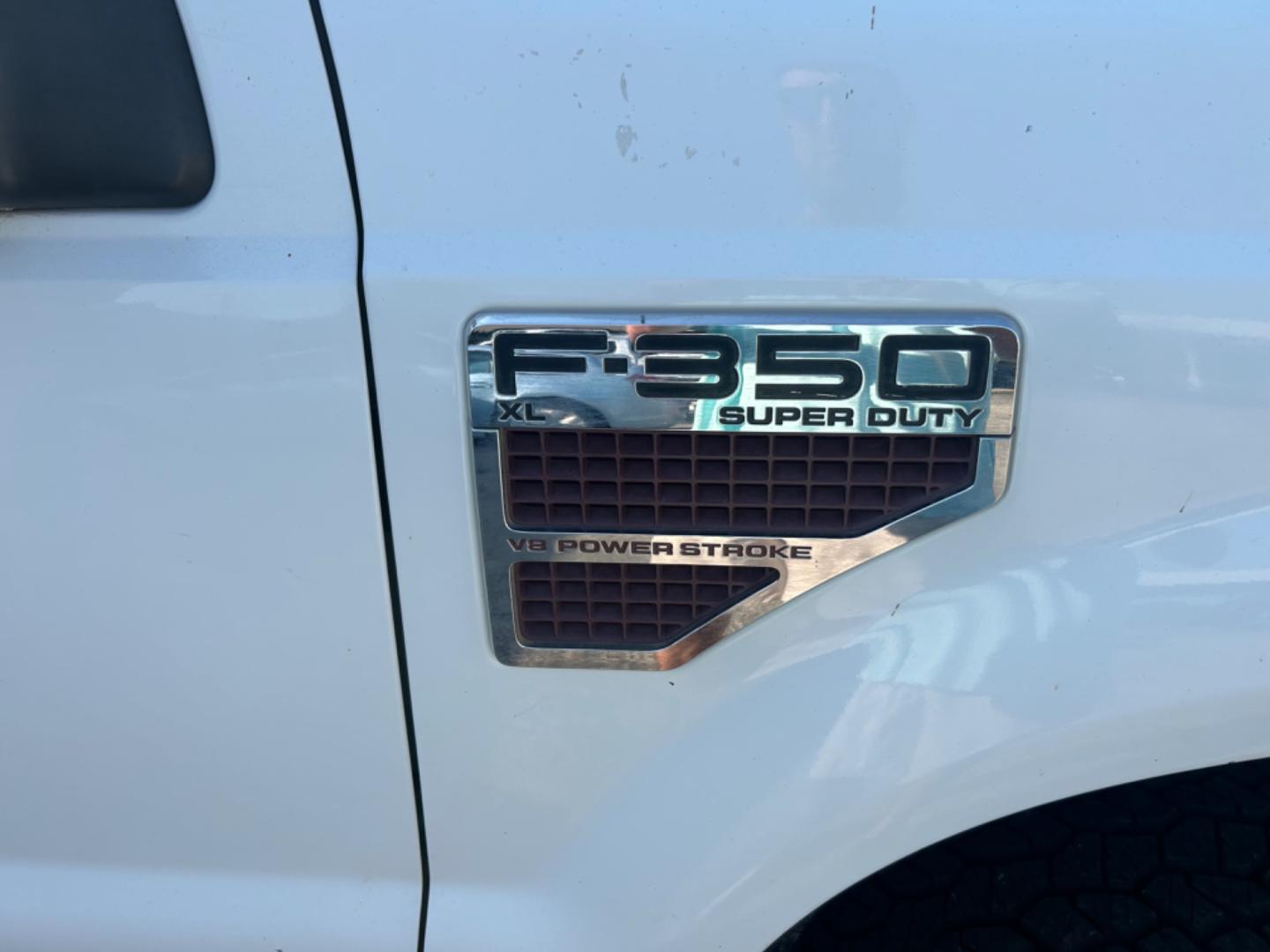 2008 White Ford F-350 SD (1FTWW33R78E) , located at 1687 Business 35 S, New Braunfels, TX, 78130, (830) 625-7159, 29.655487, -98.051491 - Photo#2