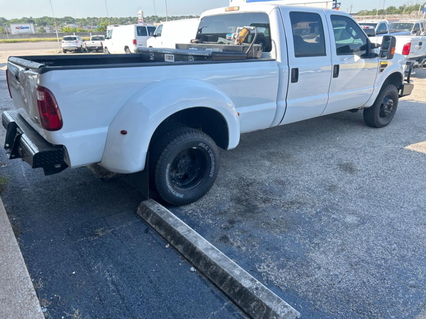 2008 White Ford F-350 SD (1FTWW33R78E) , located at 1687 Business 35 S, New Braunfels, TX, 78130, (830) 625-7159, 29.655487, -98.051491 - Photo#6