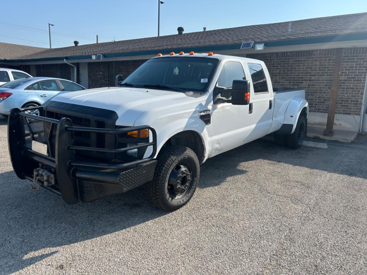 2008 White Ford F-350 SD (1FTWW33R78E) , located at 1687 Business 35 S, New Braunfels, TX, 78130, (830) 625-7159, 29.655487, -98.051491 - Photo#0