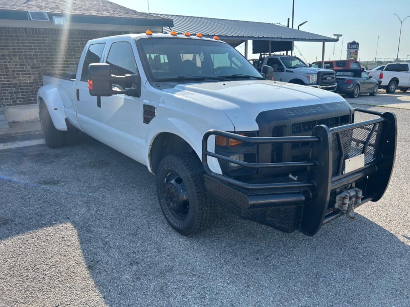 2008 White Ford F-350 SD (1FTWW33R78E) , located at 1687 Business 35 S, New Braunfels, TX, 78130, (830) 625-7159, 29.655487, -98.051491 - Photo#1