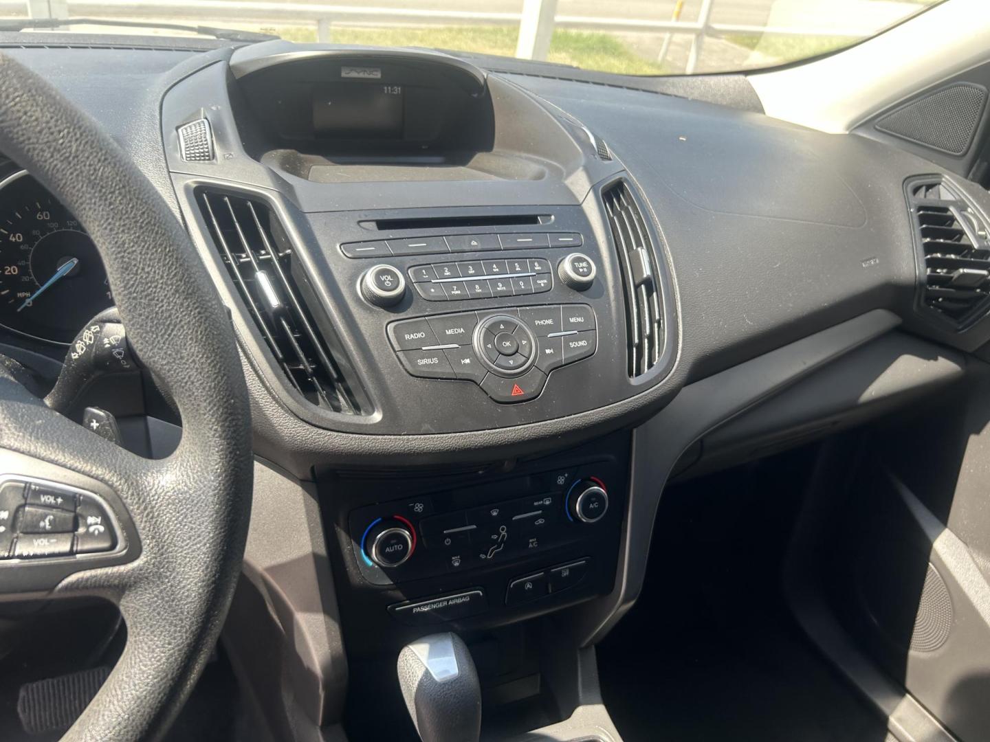 2017 White Ford Escape SE 4WD (1FMCU9GDXHU) with an 1.5L L4 DOHC 16V engine, 6A transmission, located at 1687 Business 35 S, New Braunfels, TX, 78130, (830) 625-7159, 29.655487, -98.051491 - Photo#10