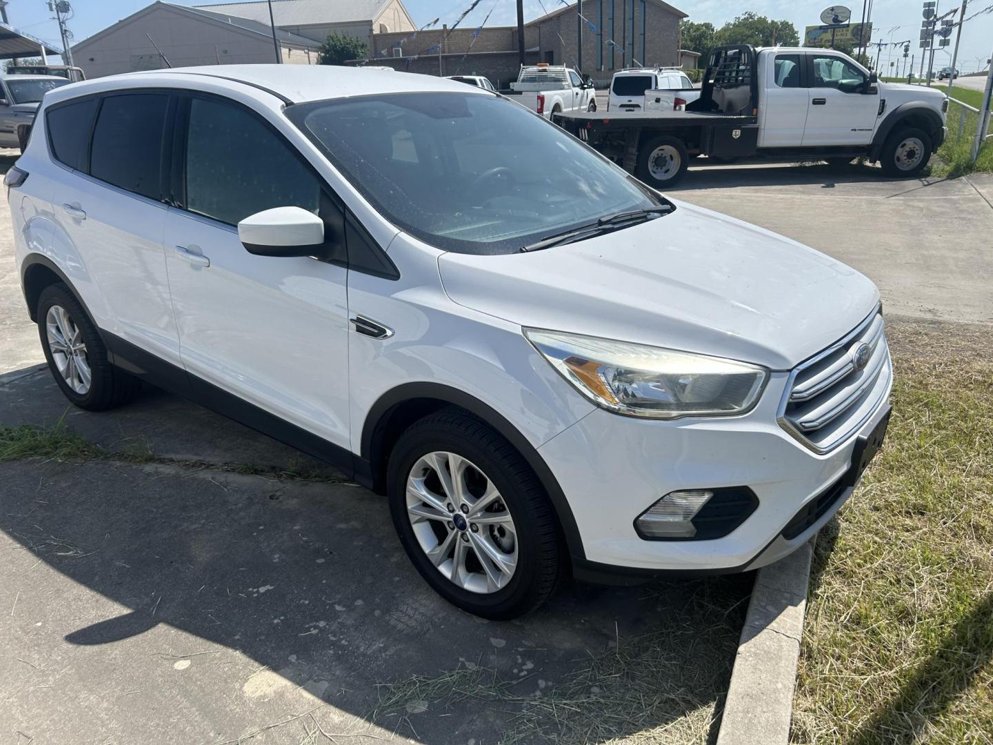 2017 White Ford Escape SE 4WD (1FMCU9GDXHU) with an 1.5L L4 DOHC 16V engine, 6A transmission, located at 1687 Business 35 S, New Braunfels, TX, 78130, (830) 625-7159, 29.655487, -98.051491 - Photo#2