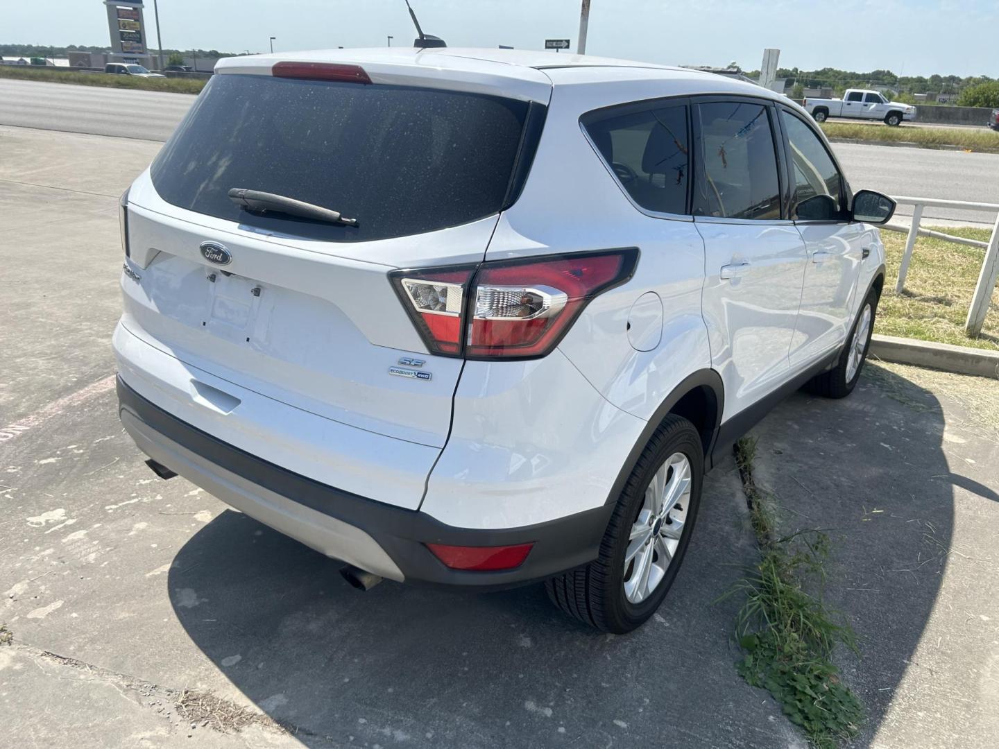 2017 White Ford Escape SE 4WD (1FMCU9GDXHU) with an 1.5L L4 DOHC 16V engine, 6A transmission, located at 1687 Business 35 S, New Braunfels, TX, 78130, (830) 625-7159, 29.655487, -98.051491 - Photo#1