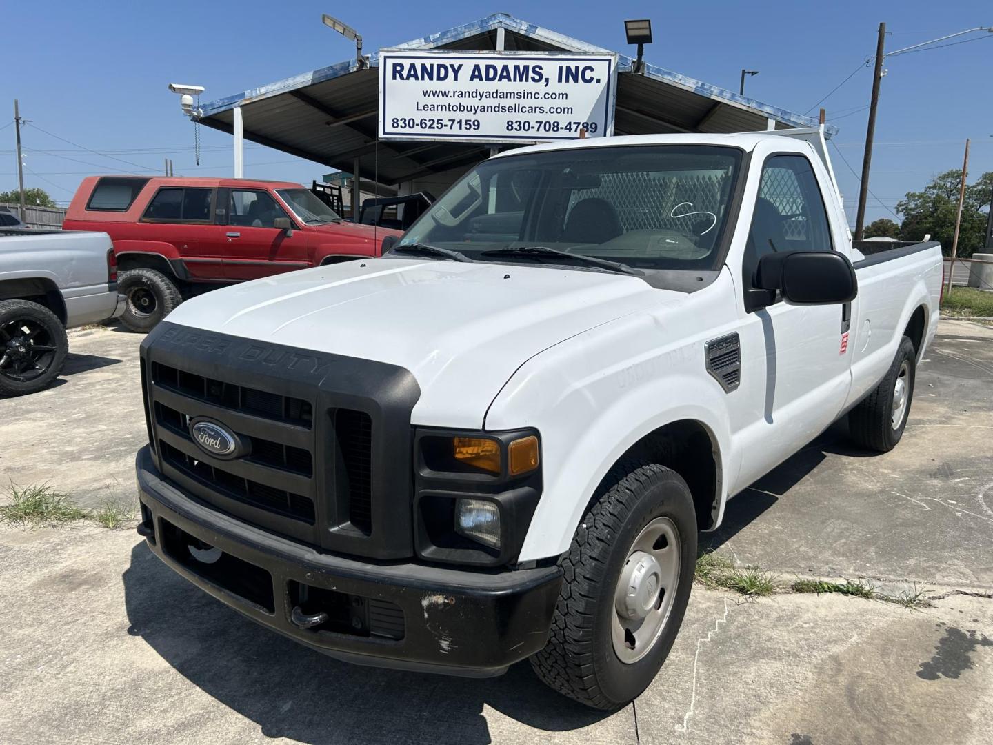 2008 White Ford F-250 SD XL 2WD (1FTNF20598E) with an 5.4L V8 SOHC 16V engine, located at 1687 Business 35 S, New Braunfels, TX, 78130, (830) 625-7159, 29.655487, -98.051491 - Photo#0