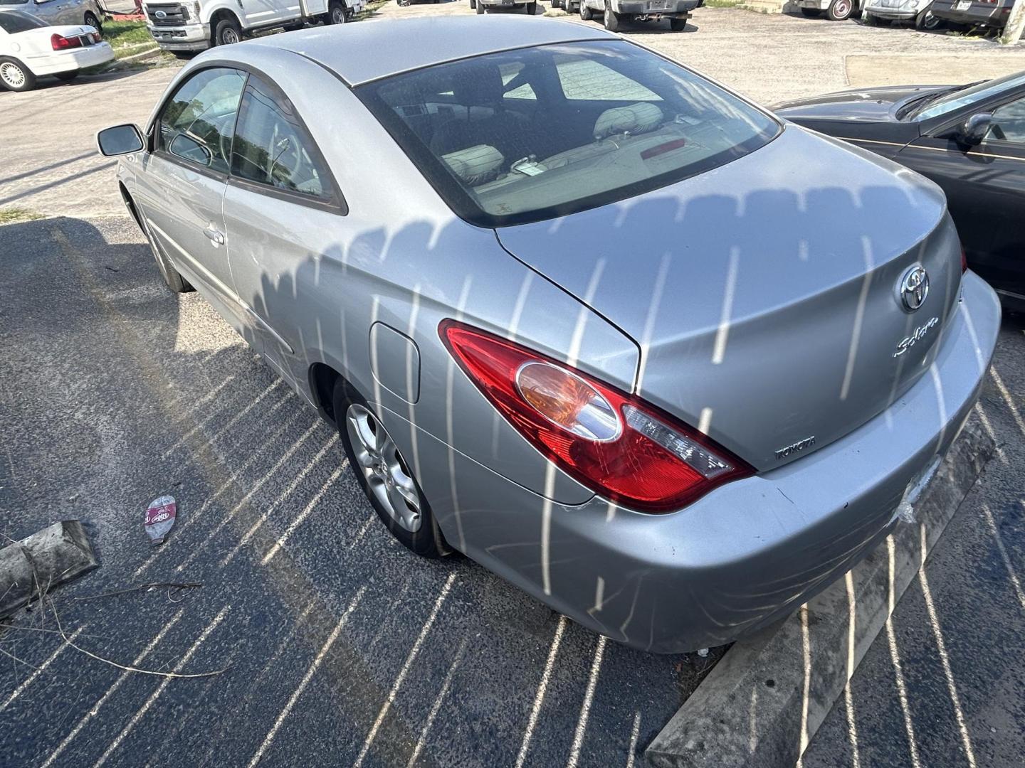 2006 Toyota Camry Solara SE (4T1CE38P86U) with an 2.4L L4 DOHC 24V engine, located at 1687 Business 35 S, New Braunfels, TX, 78130, (830) 625-7159, 29.655487, -98.051491 - Photo#2