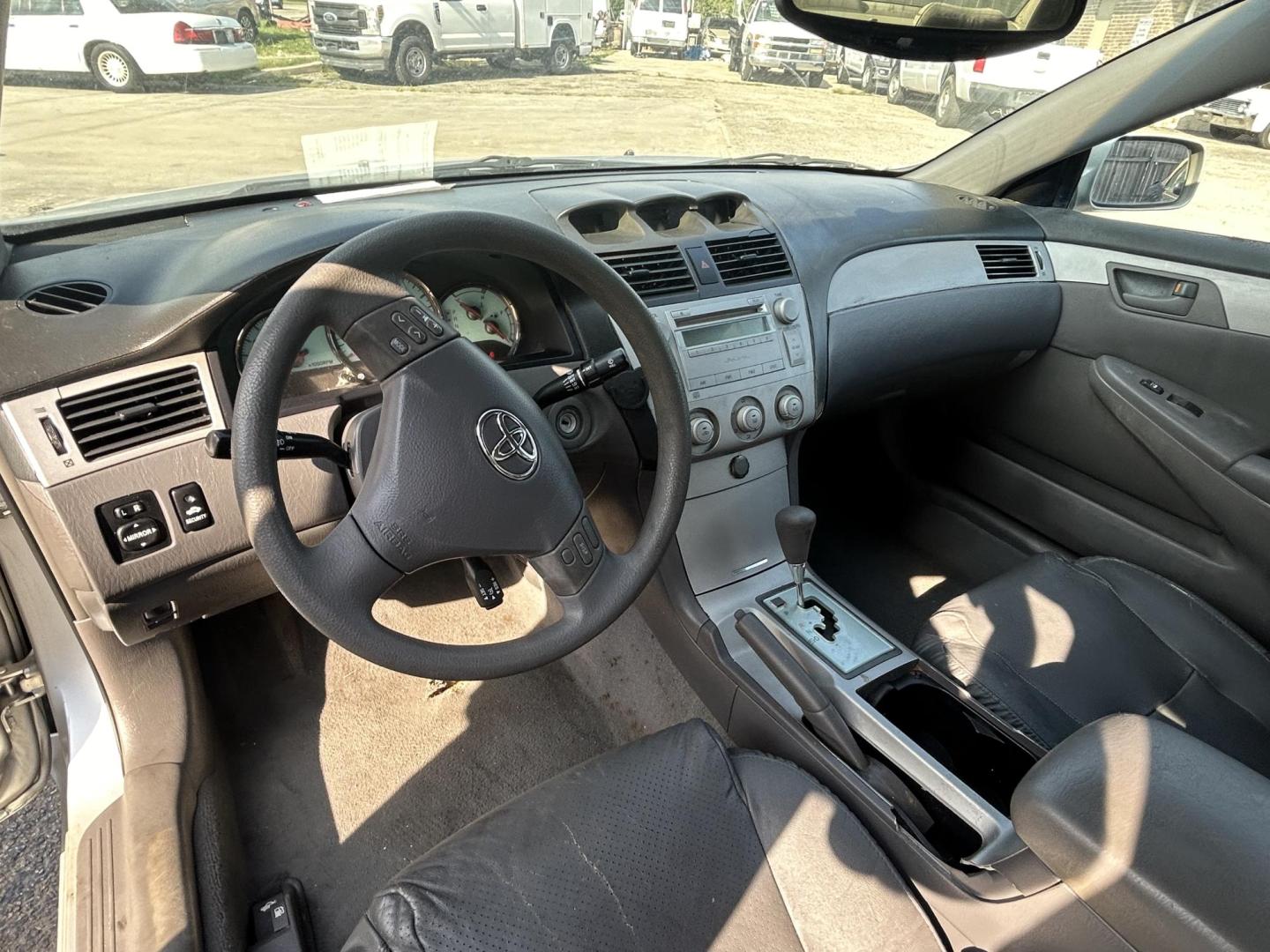 2006 Toyota Camry Solara SE (4T1CE38P86U) with an 2.4L L4 DOHC 24V engine, located at 1687 Business 35 S, New Braunfels, TX, 78130, (830) 625-7159, 29.655487, -98.051491 - Photo#8