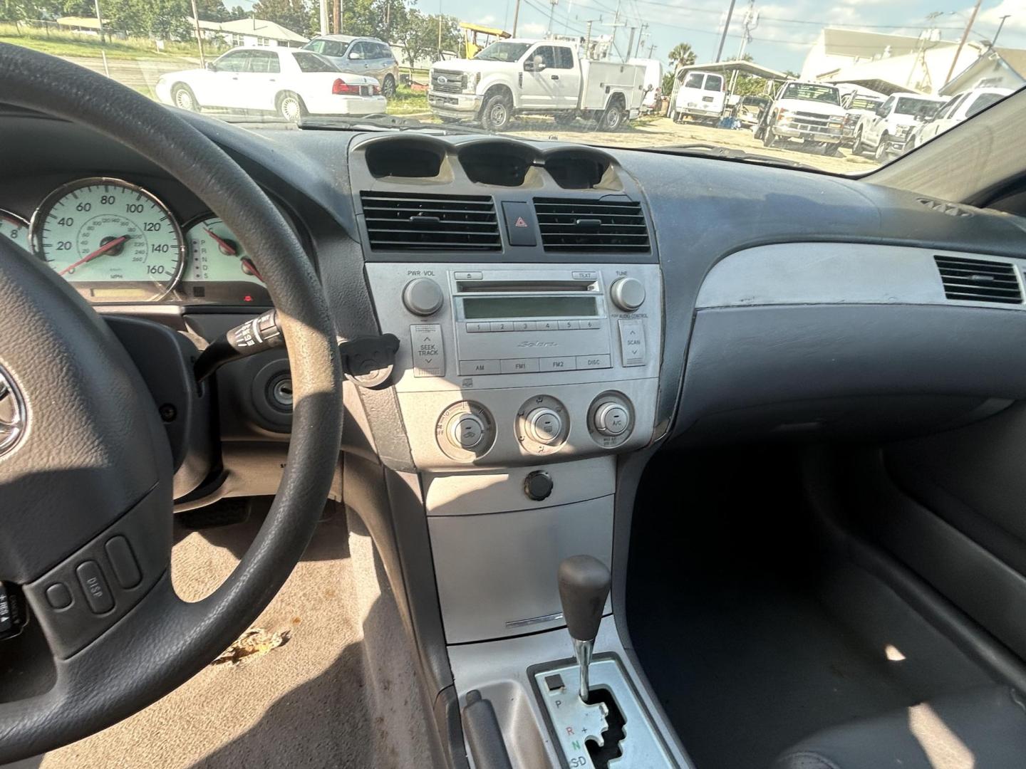 2006 Toyota Camry Solara SE (4T1CE38P86U) with an 2.4L L4 DOHC 24V engine, located at 1687 Business 35 S, New Braunfels, TX, 78130, (830) 625-7159, 29.655487, -98.051491 - Photo#9