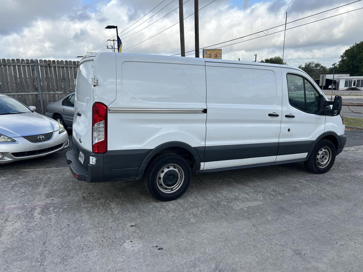 2018 White Ford Transit 150 Van Low Roof w/Sliding Pass. 130-in. WB (1FTYE1YM2JK) with an 3.7L V6 DOHC 24V engine, 6A transmission, located at 1687 Business 35 S, New Braunfels, TX, 78130, (830) 625-7159, 29.655487, -98.051491 - Photo#1