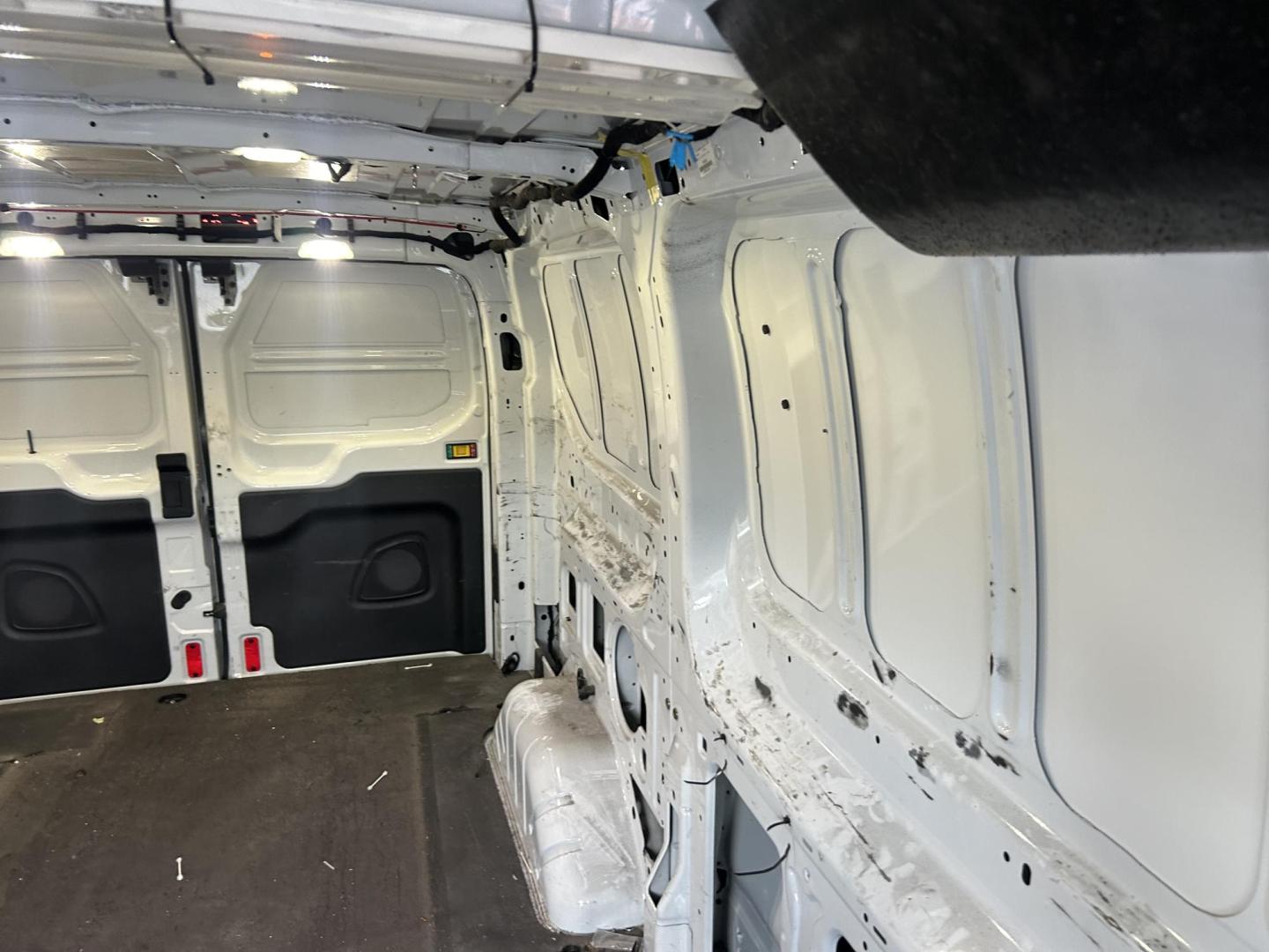 2018 White Ford Transit 150 Van Low Roof w/Sliding Pass. 130-in. WB (1FTYE1YM2JK) with an 3.7L V6 DOHC 24V engine, 6A transmission, located at 1687 Business 35 S, New Braunfels, TX, 78130, (830) 625-7159, 29.655487, -98.051491 - Photo#8