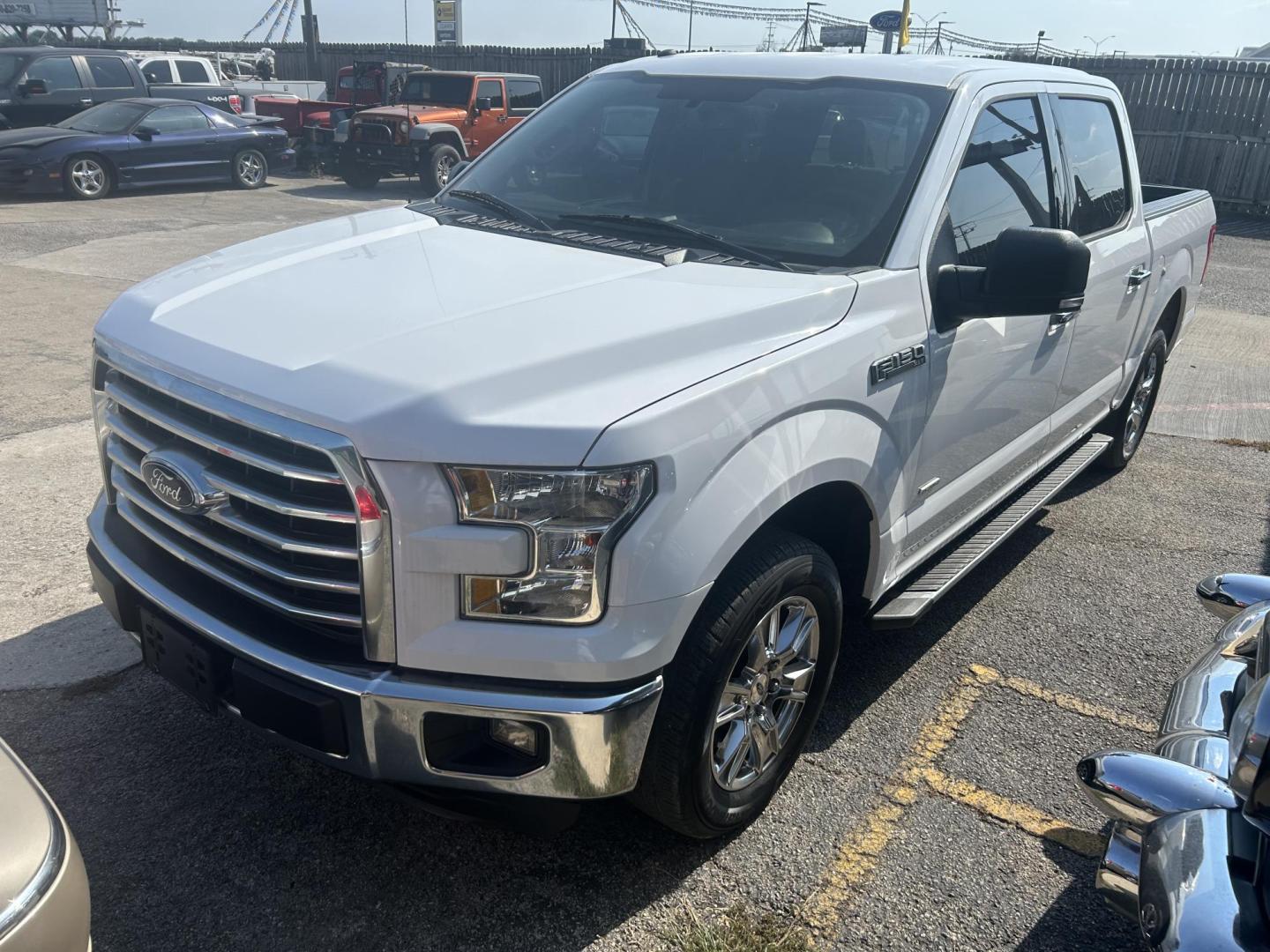 2016 White Ford F-150 XLT SuperCrew 5.5-ft. 2WD (1FTEW1CP7GK) with an 2.7L V6 DOHC 24V engine, 6A transmission, located at 1687 Business 35 S, New Braunfels, TX, 78130, (830) 625-7159, 29.655487, -98.051491 - Photo#0