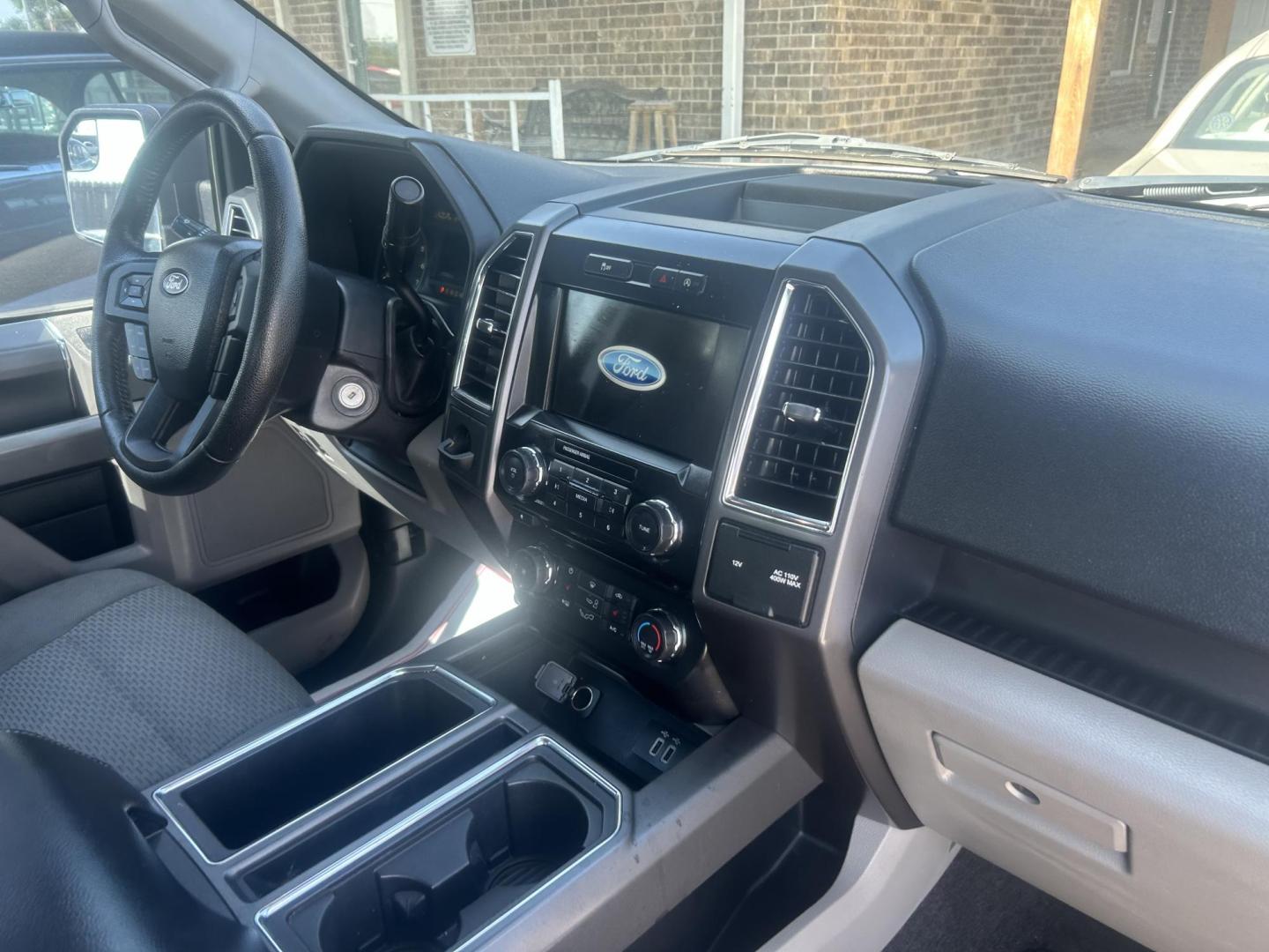 2016 White Ford F-150 XLT SuperCrew 5.5-ft. 2WD (1FTEW1CP7GK) with an 2.7L V6 DOHC 24V engine, 6A transmission, located at 1687 Business 35 S, New Braunfels, TX, 78130, (830) 625-7159, 29.655487, -98.051491 - Photo#10