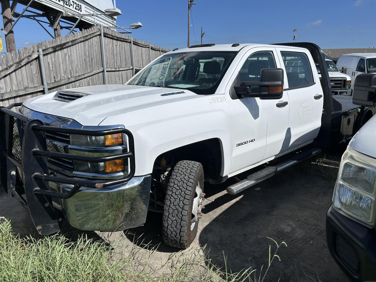 2017 White Chevrolet Silverado 3500HD Work Truck Crew Cab 4WD (1GB4KYCYXHF) with an 6.6L V8 OHV 32V TURBO DIESEL engine, 6A transmission, located at 1687 Business 35 S, New Braunfels, TX, 78130, (830) 625-7159, 29.655487, -98.051491 - Photo#0