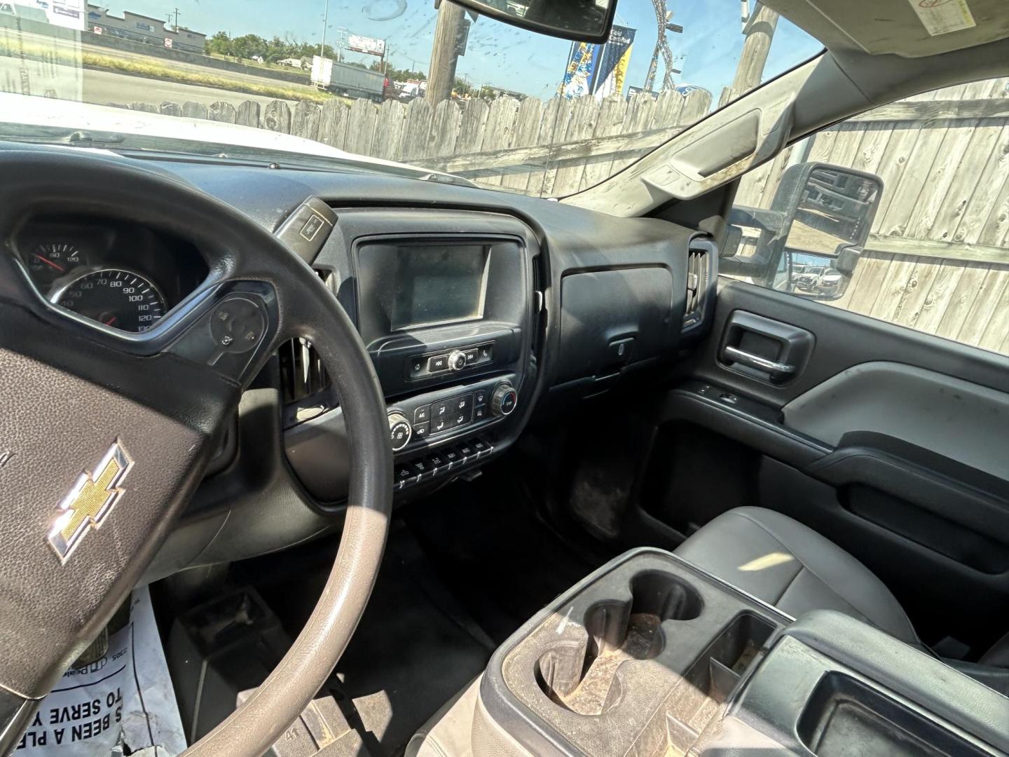 2017 White Chevrolet Silverado 3500HD Work Truck Crew Cab 4WD (1GB4KYCYXHF) with an 6.6L V8 OHV 32V TURBO DIESEL engine, 6A transmission, located at 1687 Business 35 S, New Braunfels, TX, 78130, (830) 625-7159, 29.655487, -98.051491 - Photo#13