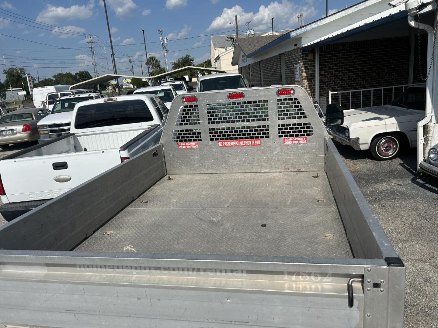 2017 White Ford F-250 SD XLT 2WD (1FDBF2A67HE) with an 6.2L V8 OHV 16V engine, 6A transmission, located at 1687 Business 35 S, New Braunfels, TX, 78130, (830) 625-7159, 29.655487, -98.051491 - Photo#2