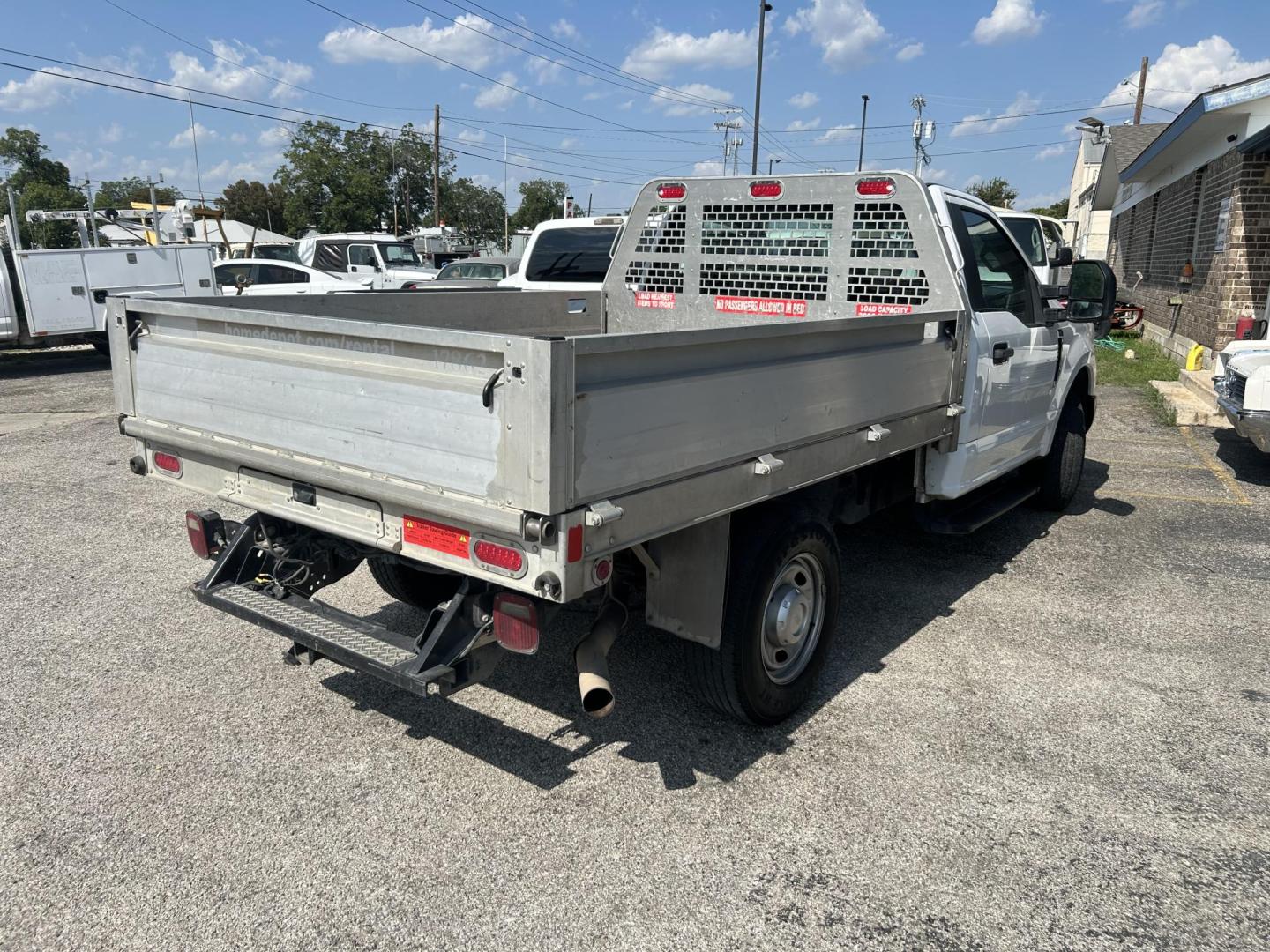 2017 White Ford F-250 SD XLT 2WD (1FDBF2A67HE) with an 6.2L V8 OHV 16V engine, 6A transmission, located at 1687 Business 35 S, New Braunfels, TX, 78130, (830) 625-7159, 29.655487, -98.051491 - Photo#3