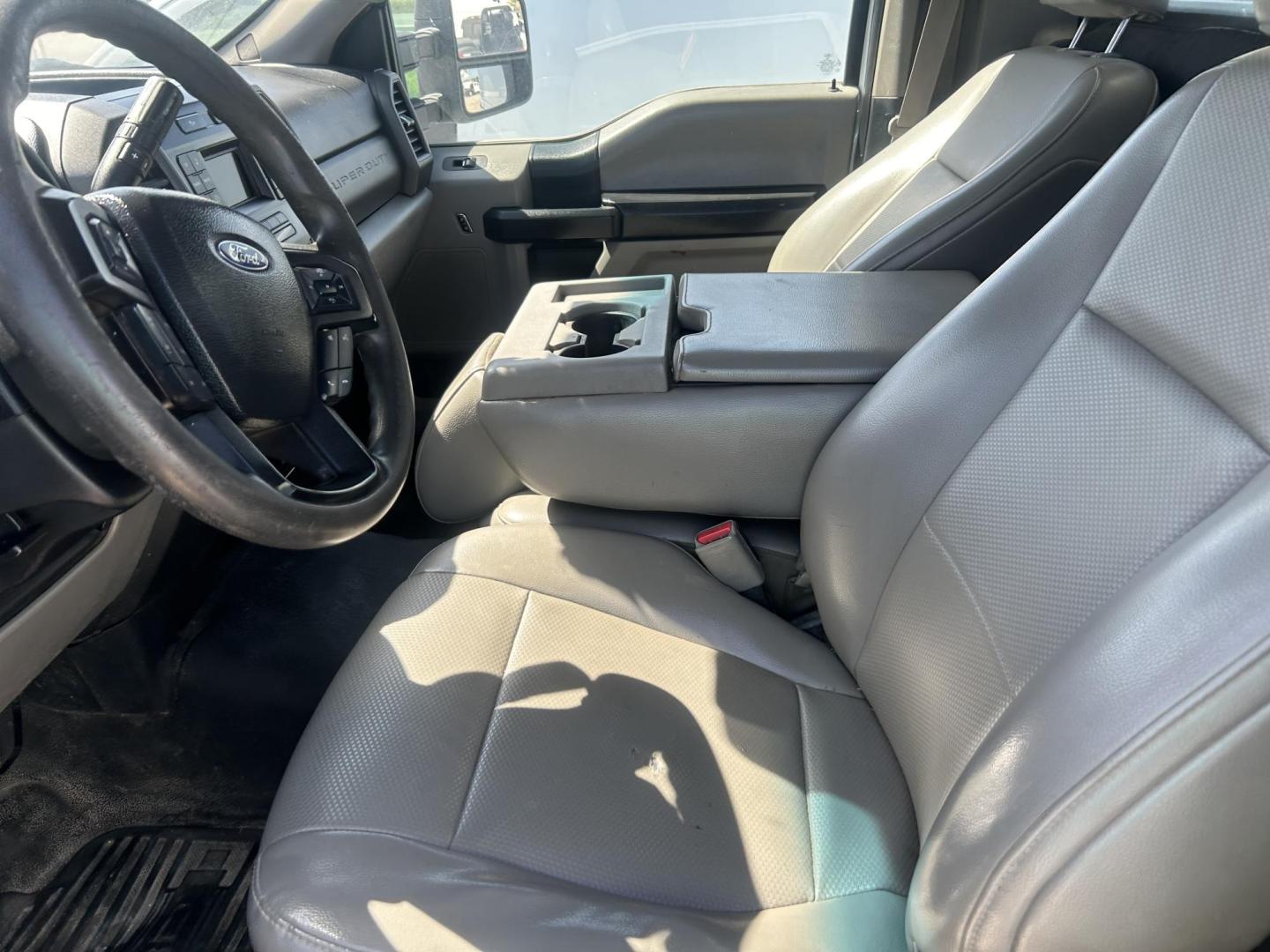 2017 White Ford F-250 SD XL 2WD (1FTBF2A67HE) with an 6.2L V8 OHV 16V engine, 6A transmission, located at 1687 Business 35 S, New Braunfels, TX, 78130, (830) 625-7159, 29.655487, -98.051491 - Photo#6