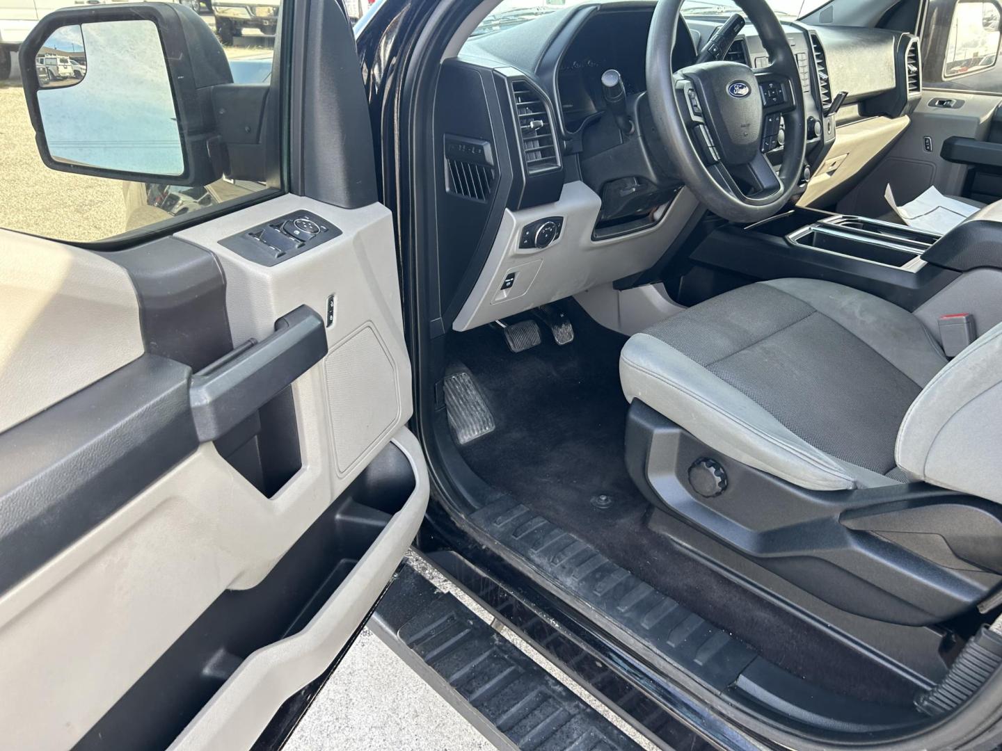 2019 Black Ford F-150 XLT SuperCrew 6.5-ft. Bed 4WD (1FTEW1E4XKK) with an 3.5L V6 TURBO engine, 6A transmission, located at 1687 Business 35 S, New Braunfels, TX, 78130, (830) 625-7159, 29.655487, -98.051491 - Photo#4