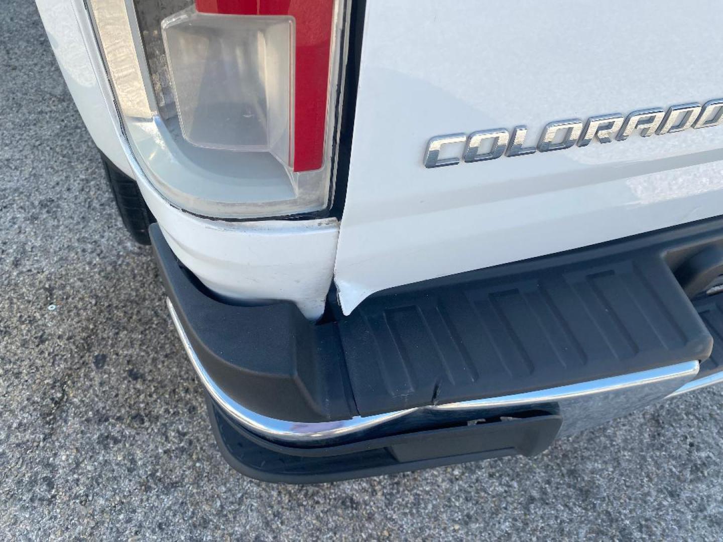 2018 White Chevrolet Colorado Work Truck Ext. Cab 2WD (1GCHSBEAXJ1) with an 2.5L L4 DOHC 16V GAS engine, 6A transmission, located at 1687 Business 35 S, New Braunfels, TX, 78130, (830) 625-7159, 29.655487, -98.051491 - Photo#16