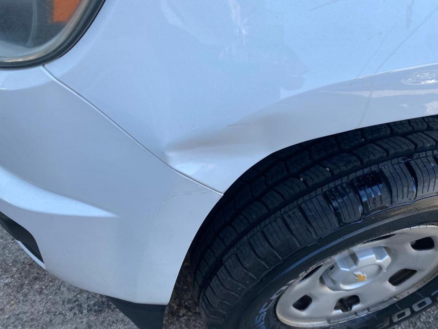 2018 White Chevrolet Colorado Work Truck Ext. Cab 2WD (1GCHSBEAXJ1) with an 2.5L L4 DOHC 16V GAS engine, 6A transmission, located at 1687 Business 35 S, New Braunfels, TX, 78130, (830) 625-7159, 29.655487, -98.051491 - Photo#15