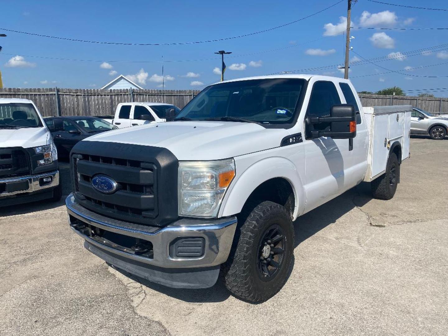 2014 White Ford F-250 SD XLT SuperCab Long Bed 4WD (1FT7X2B62EE) with an 6.2L V8 OHV 16V engine, 6-Speed Automatic transmission, located at 1687 Business 35 S, New Braunfels, TX, 78130, (830) 625-7159, 29.655487, -98.051491 - Photo#0