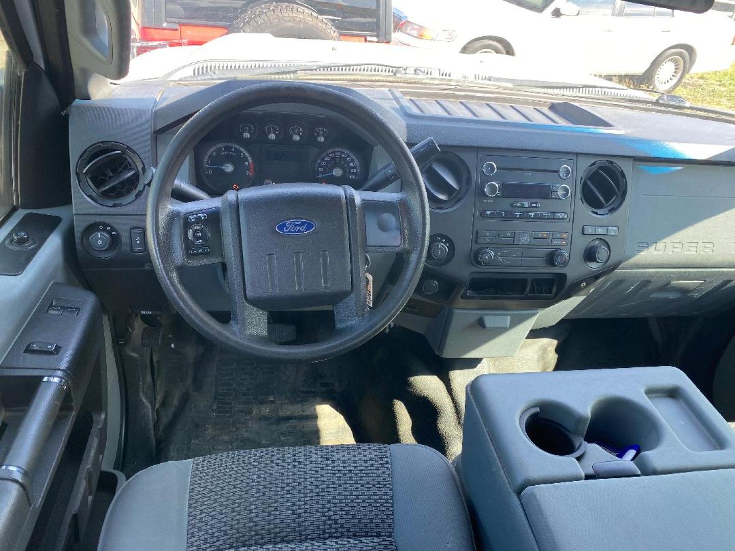 2014 White Ford F-250 SD XLT SuperCab Long Bed 4WD (1FT7X2B62EE) with an 6.2L V8 OHV 16V engine, 6-Speed Automatic transmission, located at 1687 Business 35 S, New Braunfels, TX, 78130, (830) 625-7159, 29.655487, -98.051491 - Photo#16