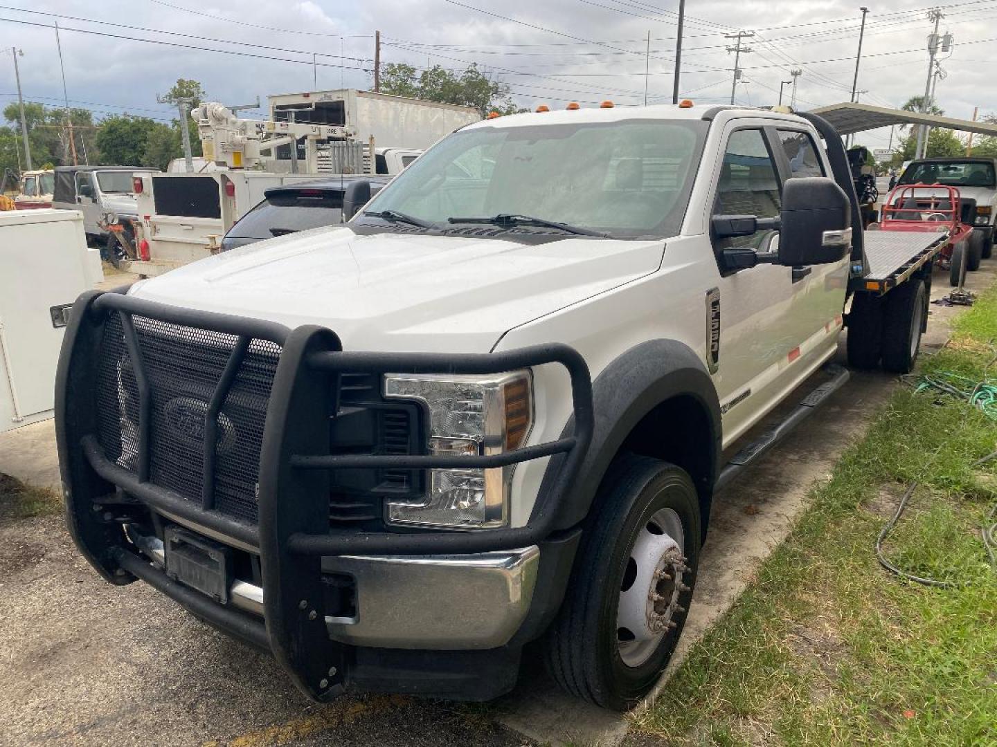 2018 White Ford F-550 Crew Cab DRW 4WD (1FD0W5HT2JE) with an 6.7L V8 OHV 16V DIESEL engine, located at 1687 Business 35 S, New Braunfels, TX, 78130, (830) 625-7159, 29.655487, -98.051491 - Photo#0