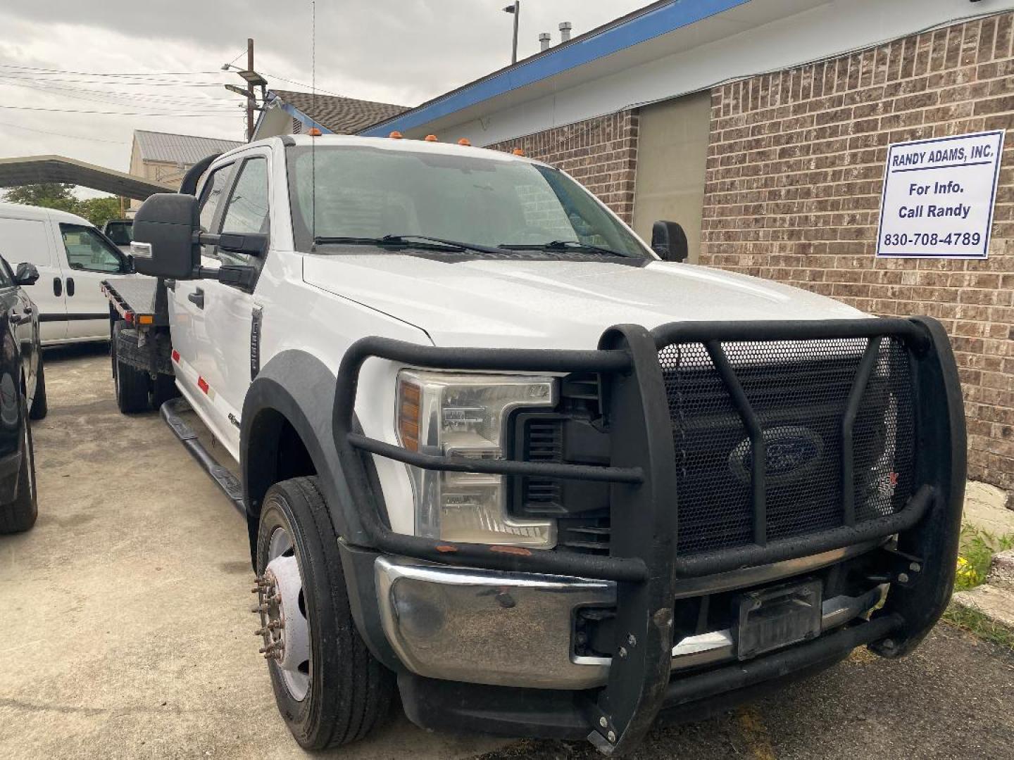 2018 White Ford F-550 Crew Cab DRW 4WD (1FD0W5HT2JE) with an 6.7L V8 OHV 16V DIESEL engine, located at 1687 Business 35 S, New Braunfels, TX, 78130, (830) 625-7159, 29.655487, -98.051491 - Photo#2